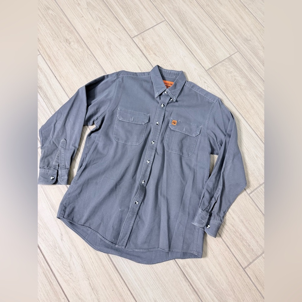 SOLD Wrangler Riggs FR Men’s Long Sleeve Work Shirt Gray Size M Flame Resistant